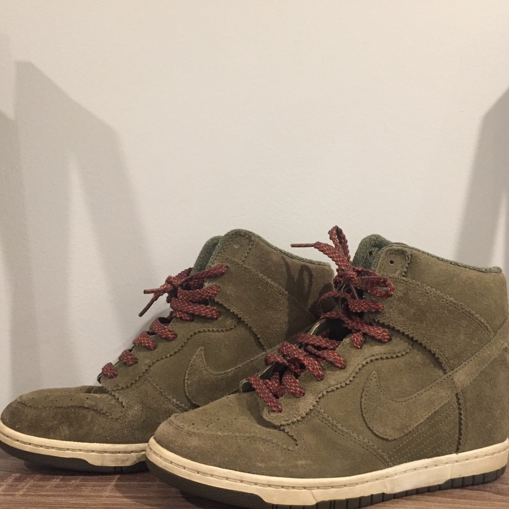 Nike Wedge Heel Sneaker - olive